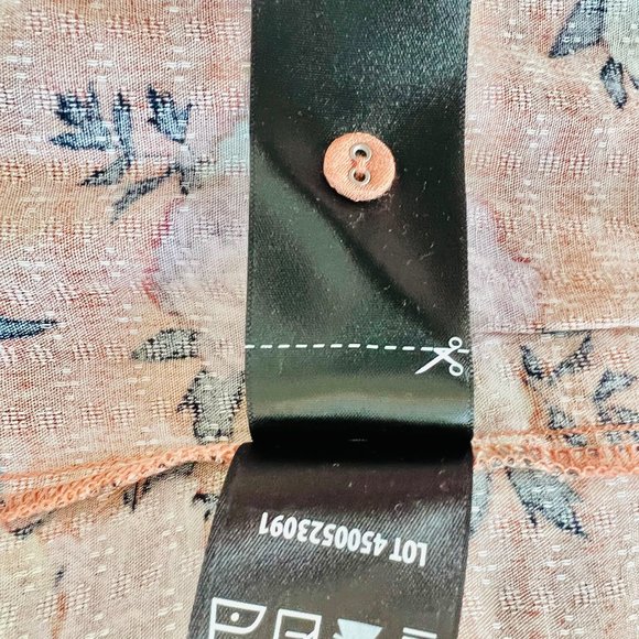 NWT Buffalo David Bitton Floral Print Flutter sleeve Tie Neck Jacquard Blouse - Picture 9 of 11